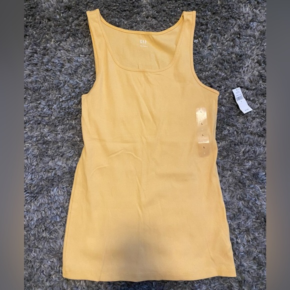 Gap women’s tank and drawstring shorts - Picture 2 of 5